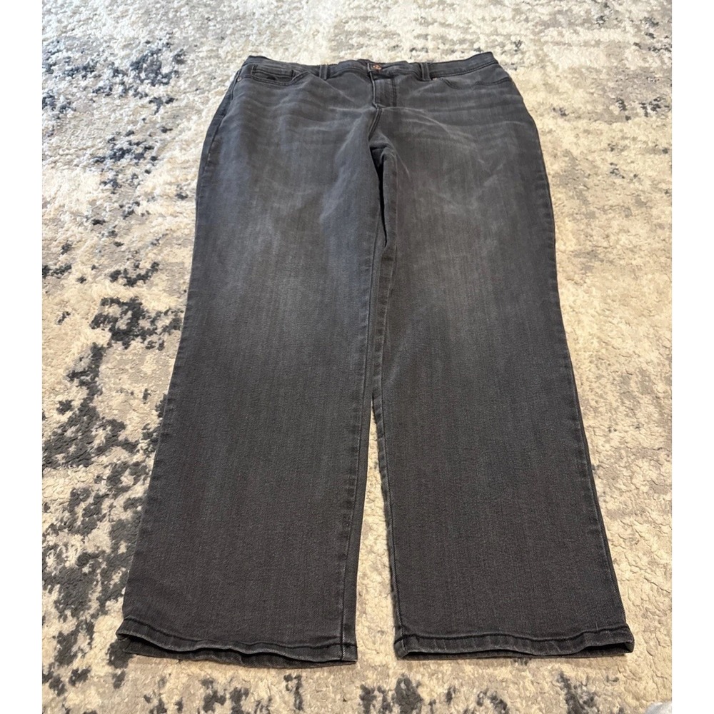 Gloria Vanderbilt Amanda Straight Leg Women's size 16 Short Black Denim Jeans